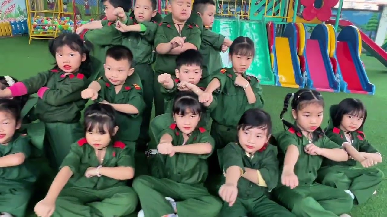 Tiết mục: Masup Đường lên phía trước & Khát vọng tuổi trẻ. 