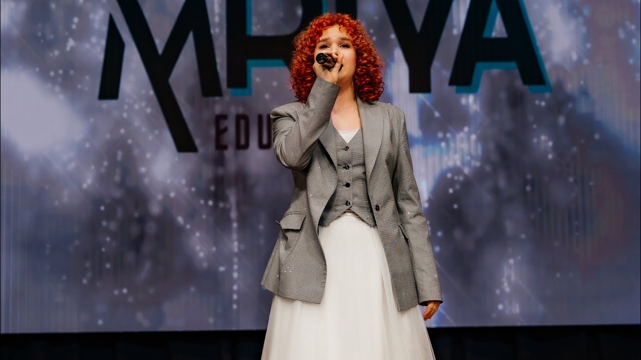 Волощук Лі з авторською піснею «Мрія твоя» на великому концерті «Мрії здійснюються. Сила команд» 