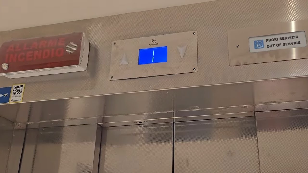 Nice triple clunk! 2008 Thyssen Krupp Synergy modded by Thyssen Krupp @ Milan Centrale Station (IT)