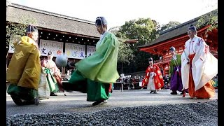 下鴨神社で優雅に「蹴鞠初め」