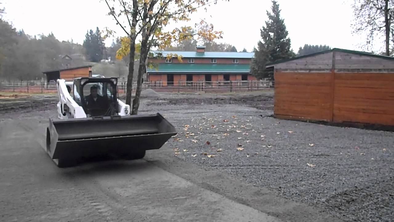 Bobcat T870 Grading