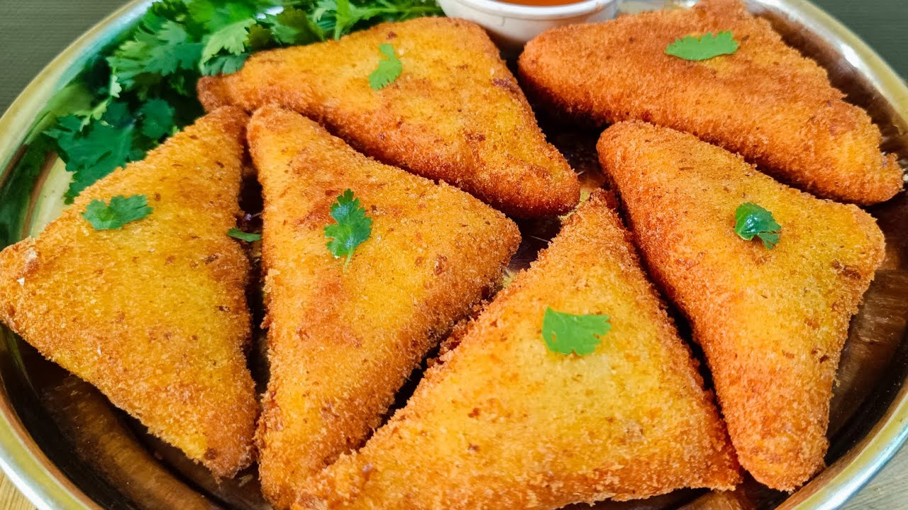 Creamy Chicken Triangles | Ramzan iftar special Super tasty Chicken Cheese triangles ki Recipe 