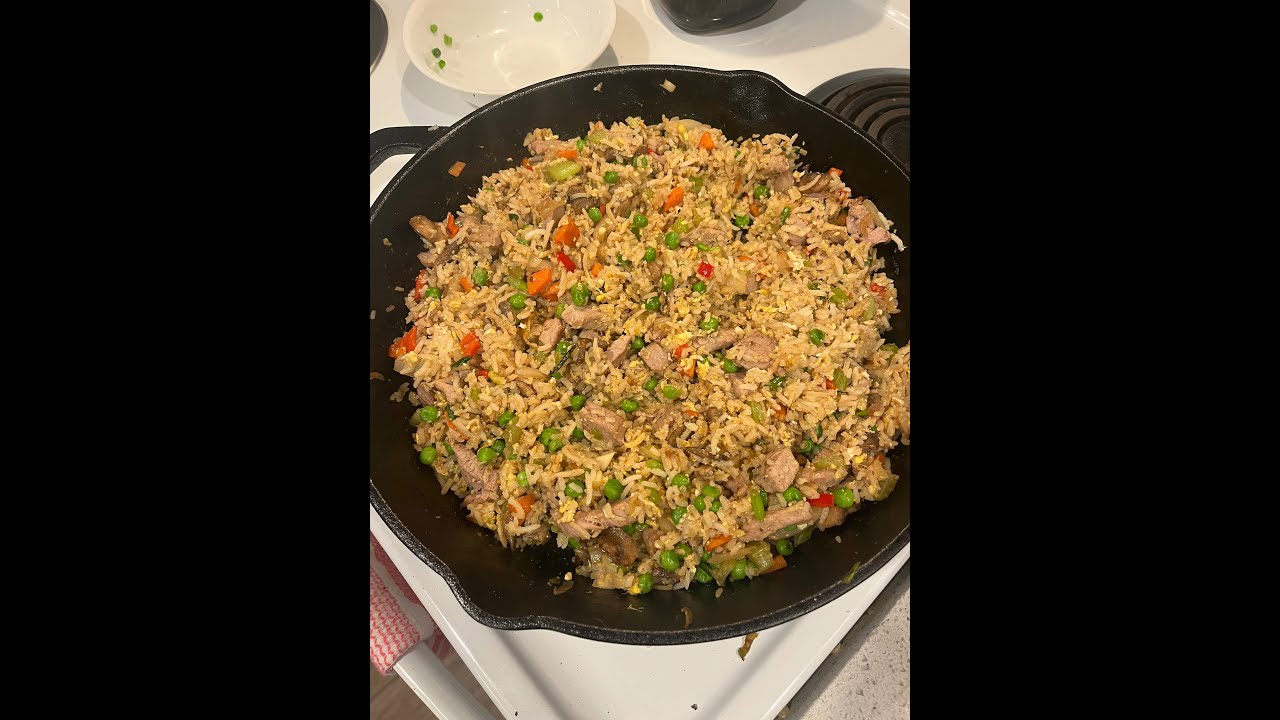 Очень простой рецепт жареного риса со свининой (10 минут или меньше)