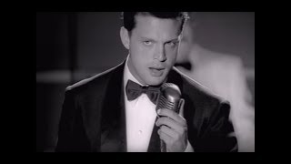 Watch Luis Miguel Por Debajo De La Mesa video