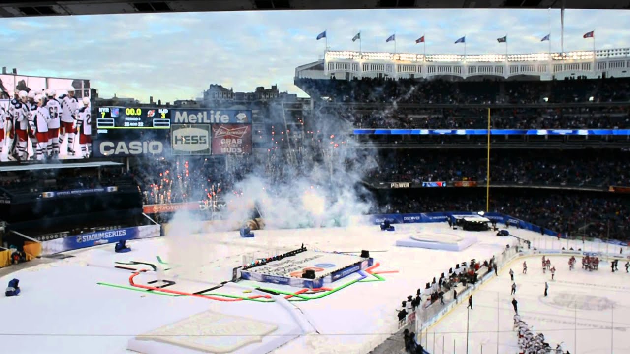 Rangers rout Devils at Yankee Stadium