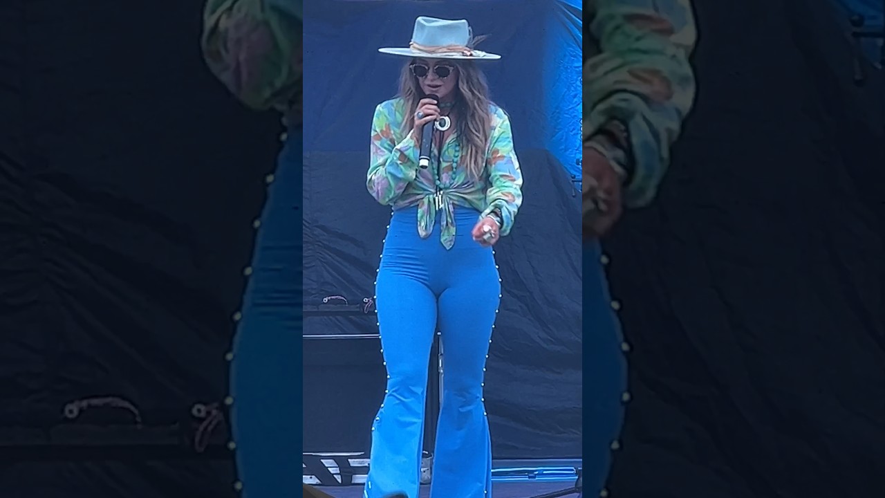 Watch A fan gave Lainey Wilson a note during her concert #laineywilson on YouTube Watch A fan gave Lainey Wilson a note during her concert #laineywilson on YouTube