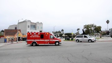 Los Angeles - LAFD Ambulance running Code 3 in Venice Area (HD-Video)