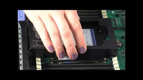 IBM System x 3750 M4 Install the Air Baffle