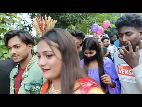pichhe dekho ek ladka kya kar raha hai 😀 #new #bhojpuri #tranding #song #shortvideo #foryou
