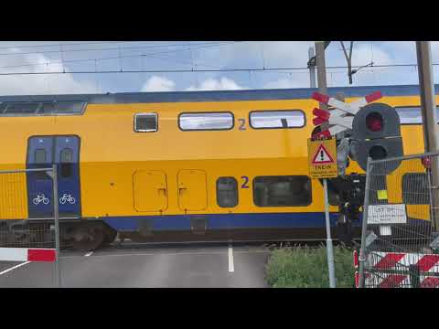 Spoorwegovergang Hillegom // Dutch railroad crossing