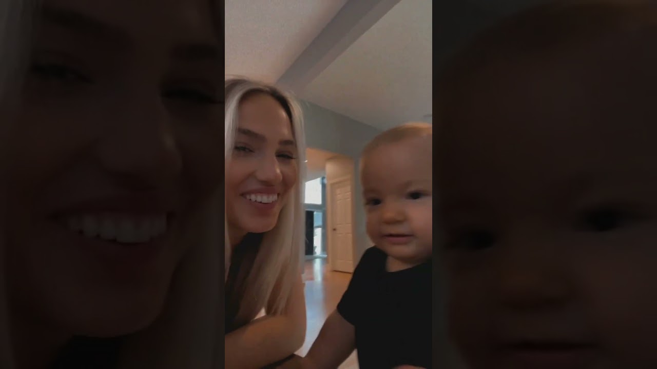 Sweetest baby kisses 😘 