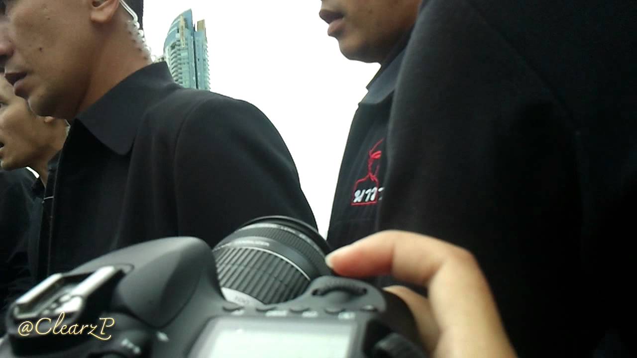 [Fancam] 120731 Tiffany take a photo with THAI-SONE @ ASIATIQUE THE RIVERFRONT