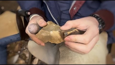 Reducing Material:  Flint-knapping Flint River/Coastal Chert