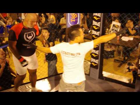 Everlast UB11 : Sudesh "Bear" vs Dark Bison
