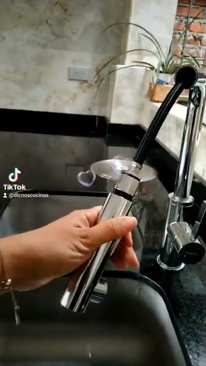 Lavaplatos, grifería, dispensador de jabón y basurero empotrado. Cocinas modernas en Palmira y Valle