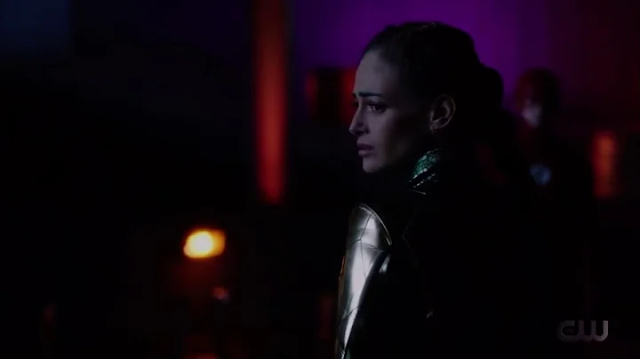 Flash and Iris talk Eva out of destroying the worl...