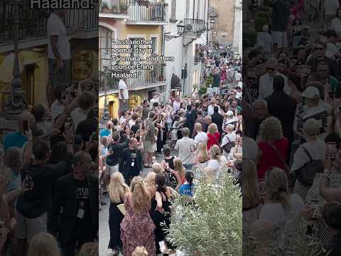 Video HAALAND aparece en SICILIA junto a su novia en un evento de Dolce & Gabbana