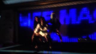 Nil Anka On The Floor