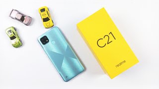 Realme C21 Unboxing & Hands On | Design, New Setup, Mini Drop Screen, 13MP Triple Cam