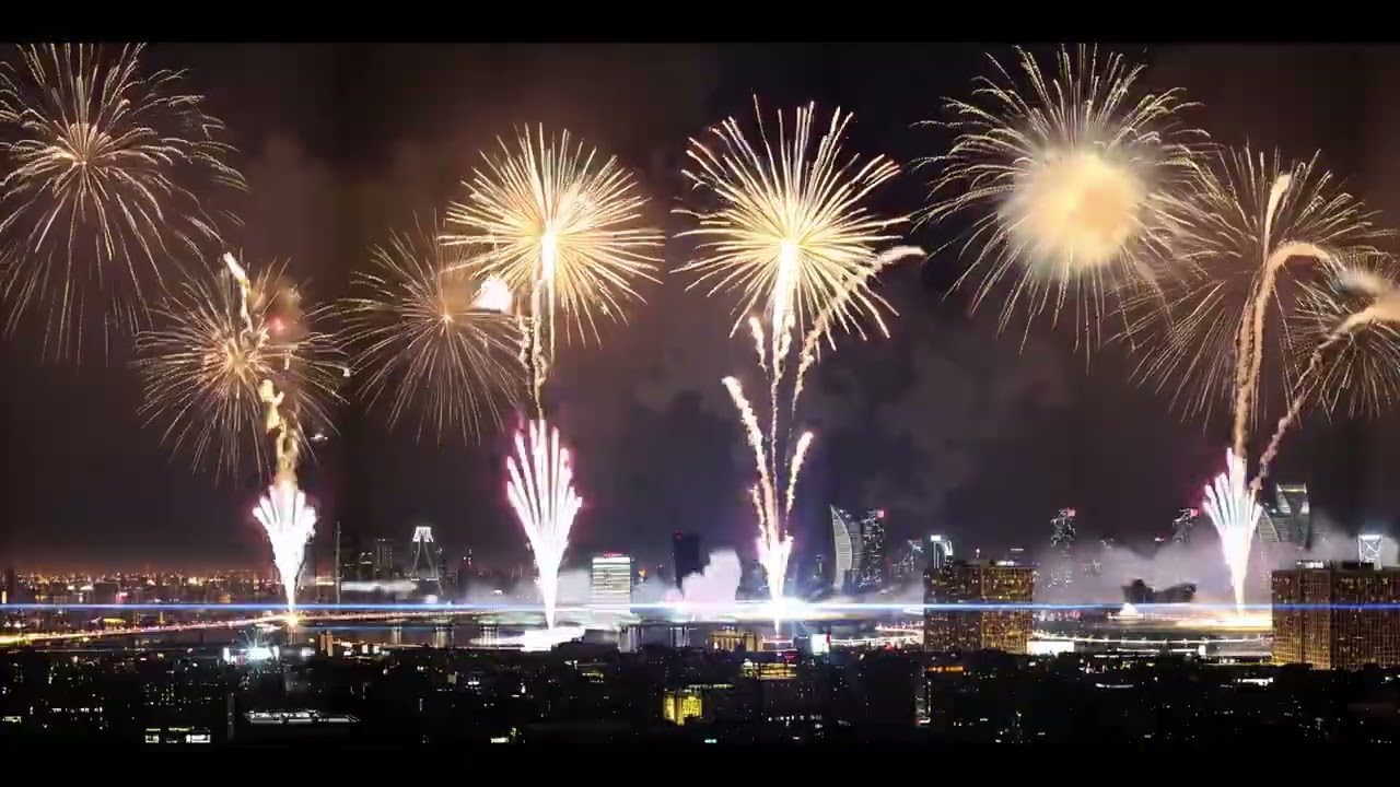 Shimmering New Year Fireworks 2026   Dreamy Piano for Peaceful Nights 4K RT