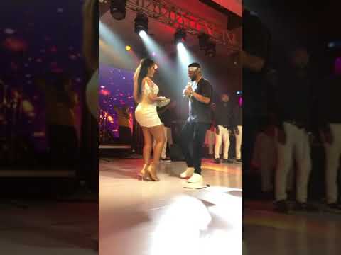 HAMISA MOBETO AMKATIA MAUNO FALLY IPUPA HAMISA MOBETO AMWAGA MIHELA KATIKA SHOW YA FALLY IPUPA