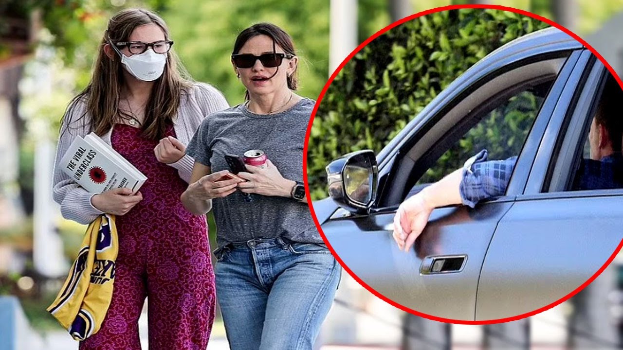 Ben Affleck is seen without his wedding ring as he leaves meet up with