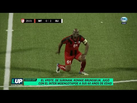 TIENE 60 AÑOS, ES EL VICEPRESIDENTE DE SURINAM Y DUEÑO DEL EQUIPO... ¡Y JUGÓ UN PARTIDO OFICIAL!
