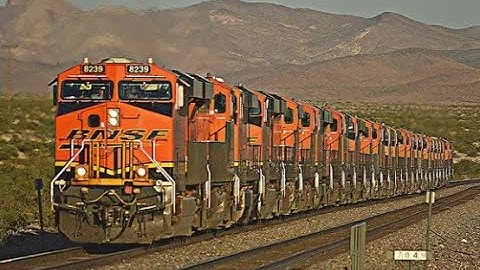 HD: 123,200 HORSEPOWER! 28 BNSF LOCOMOTIVES ACROSS THE MOJAVE DESERT 2020