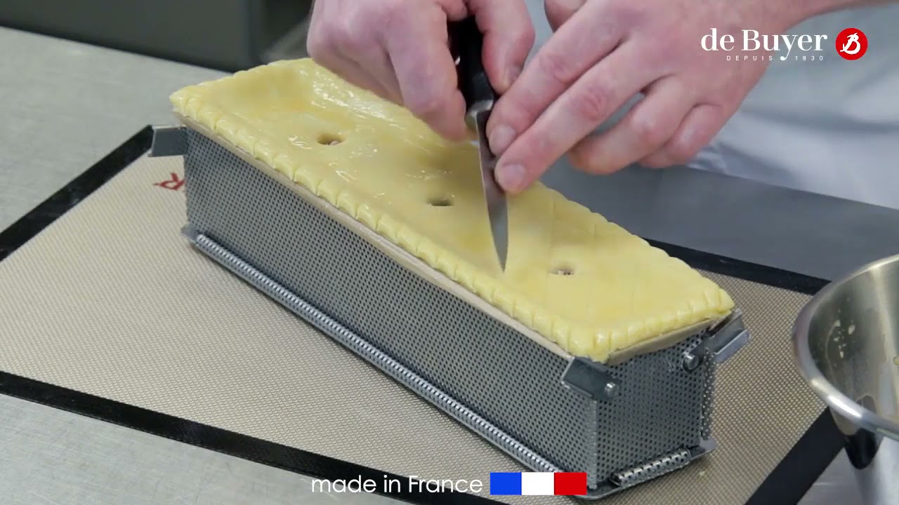 Pâté en croûte porc et biche avec un moule pliant Geoforme de De Buyer.  Fait maison de A à Z. 