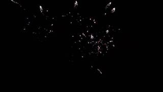 YELLOW AND SILVER CASCADE ROCKET VOLLEY  VR2000-D - Solar Fireworks
