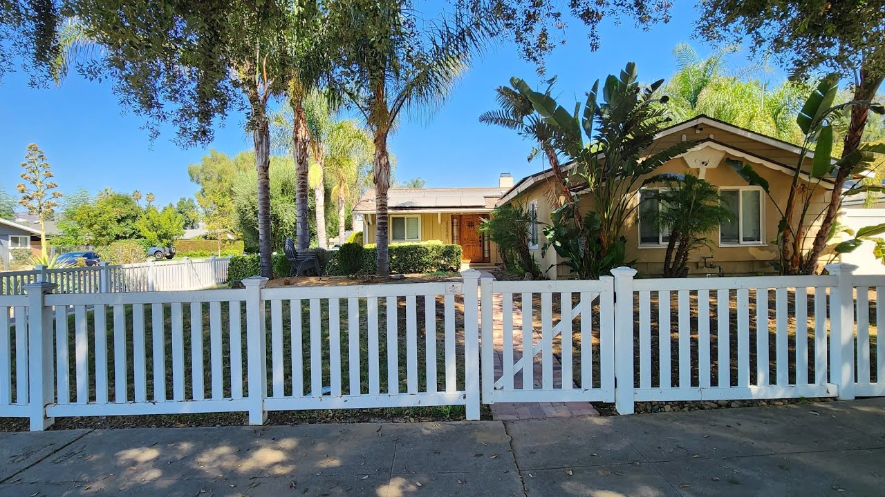 22327 Gifford St, Canoga Park, CA 91303