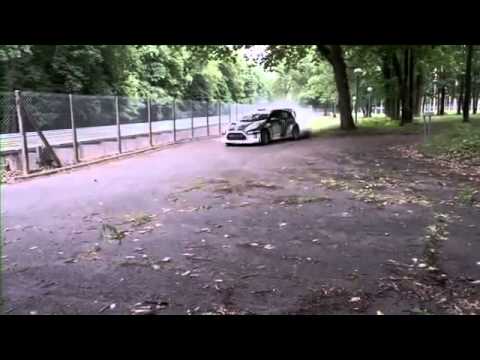 プロが魅せる神技ドリフト