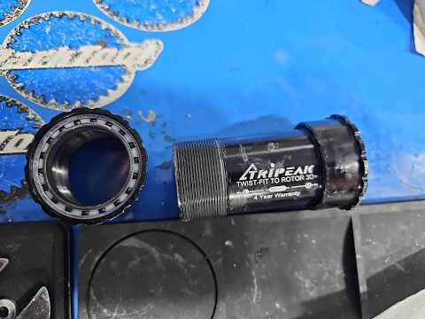 【1199運動小學堂】拆出Tripeak BB86 TO 30mm對鎖式陶瓷BB CANYON AEROAD CESLX C夾車架 ,EASTON 30mm 大盤,拆出BB 的技術分享,及所需要的工具