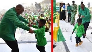 Jionee dogo mwenye kipaji cha ajabu akiimba singeli ya magufuli | ikulu - Hongera babu magufuli CCM