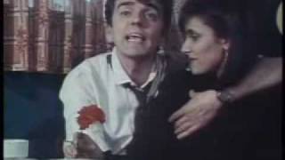 Video thumbnail of "Gabinete Caligari - Al calor del amor en un bar.flv"