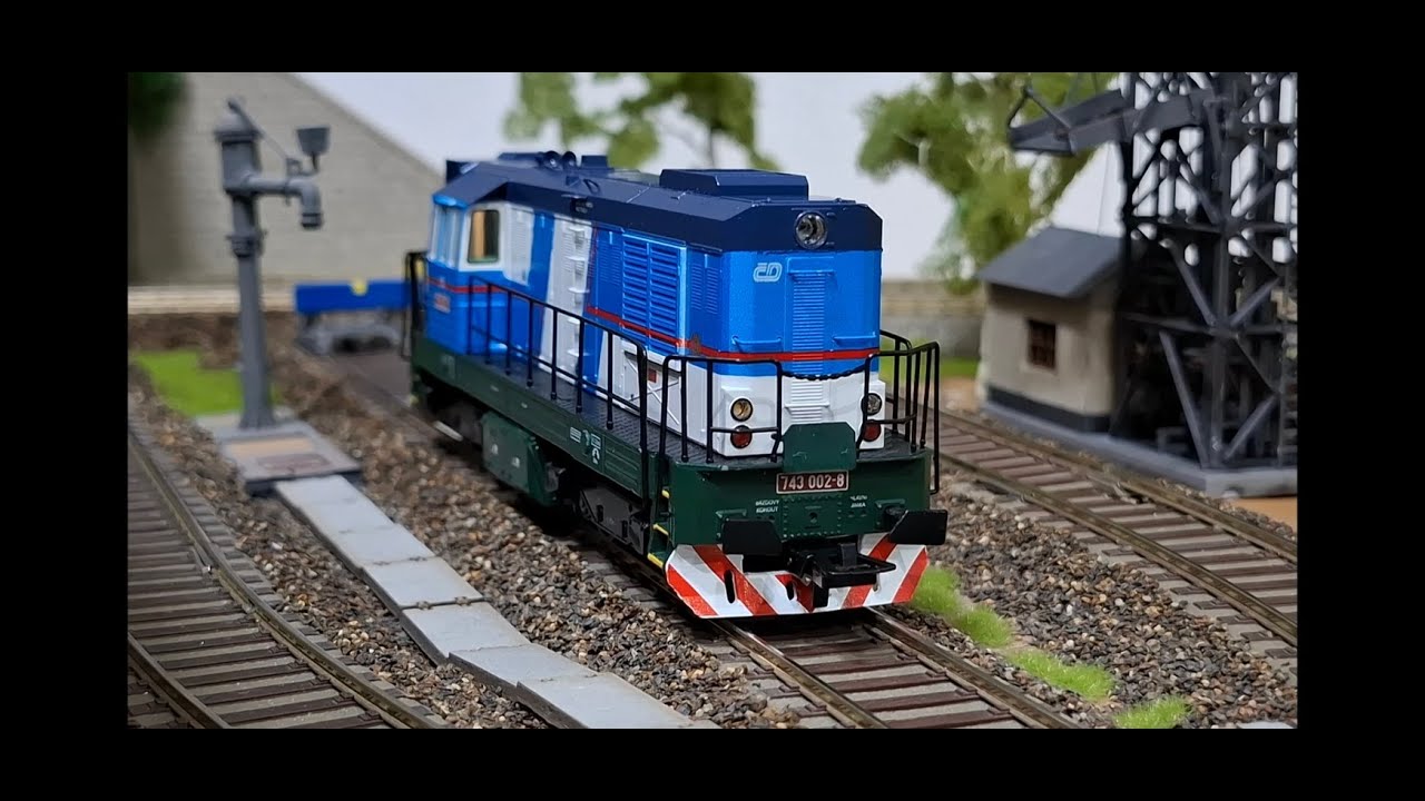 Lokomotiva 743 002-8 + motorový vůz 810 172-7 (MTB) – provoz na kolejišti