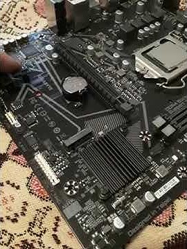 Как снять m2. Вставка ssd m2. Ssd m2 sata nvme. Слот для ssd m2 на материнской плате. Как снять m2.