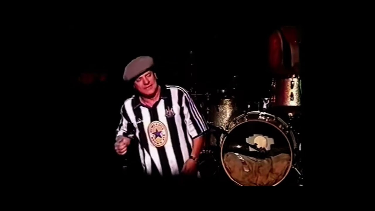 Brian Johnson of AC/DC sings "Hold The Line" by TOTO