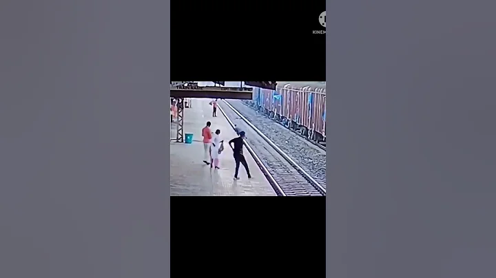 Indian Railways employee saves man from run over by train | Oneindia News - DayDayNews