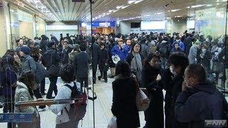 都内で帰宅困難者が続出 新宿駅付近