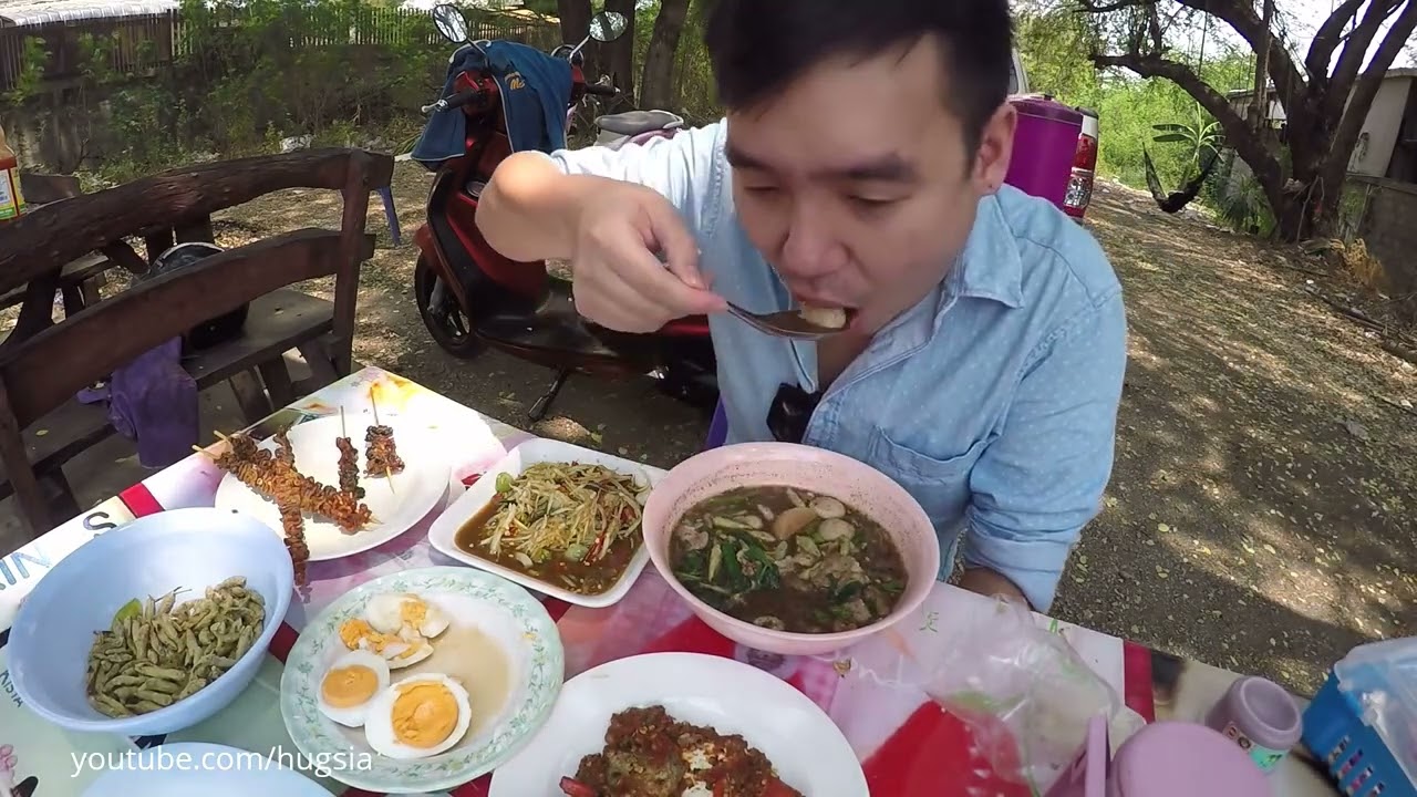 Street food Khon Kaen Thailand ส้มตำขอนแก่น ( ยายเก๊าะ )