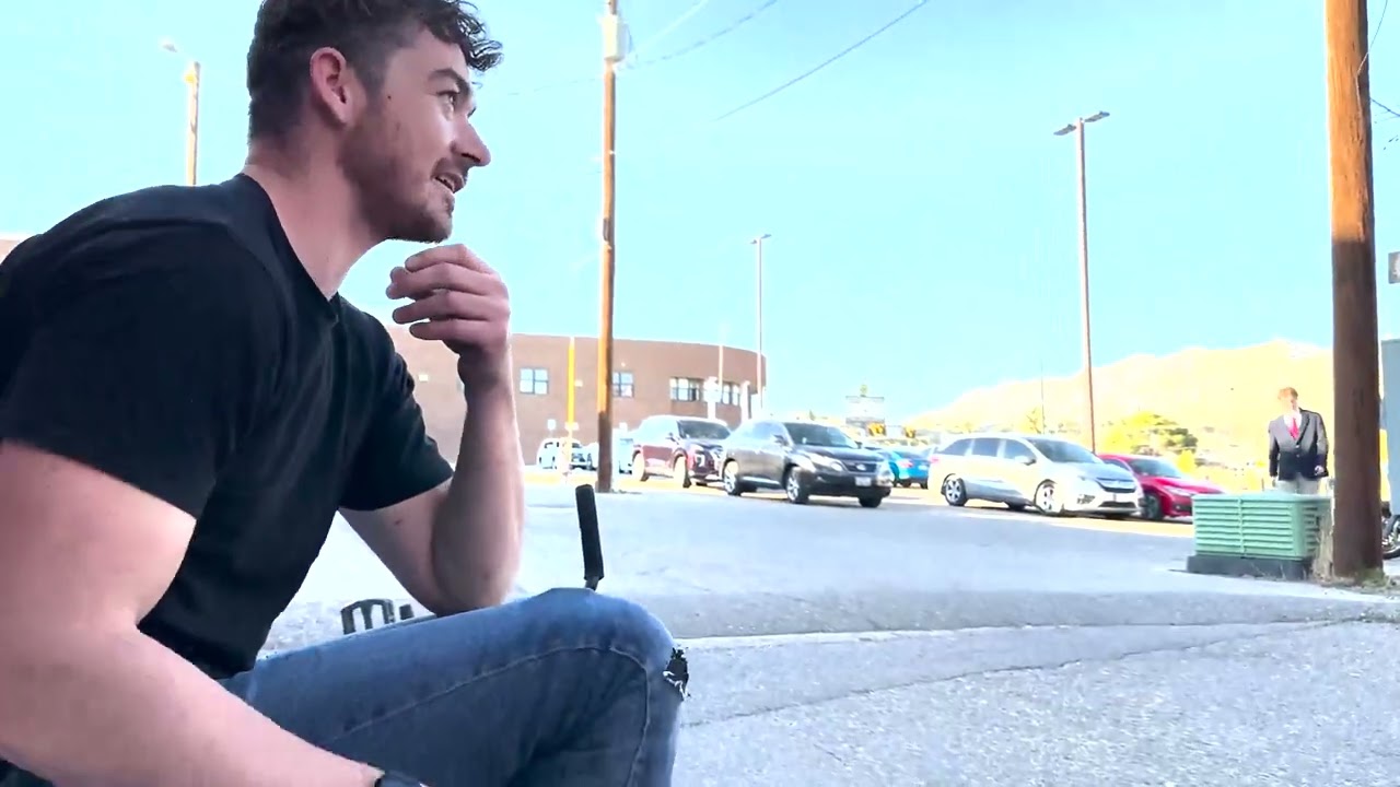 Random Stranger Who Turns Out to be Doctor, Helps Injured Person - 1382168