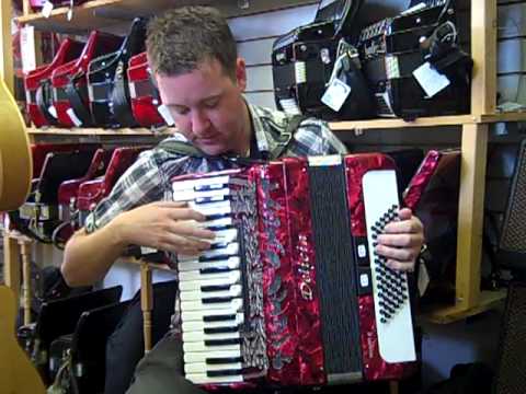 Mark plays a 72 Delicia Piano Accordion @ Hobgobli...