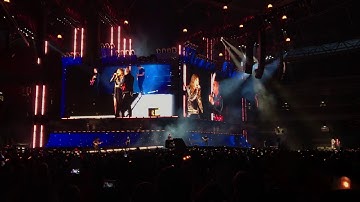 Taylor Swift & Robbie Williams - Angels live at Wembley Stadium