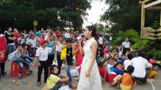 Ngọc Hân về quê Tháp Mười Đồng Tháp phát quà trung thu cho các e nhỏ vui tết thiếu nhi