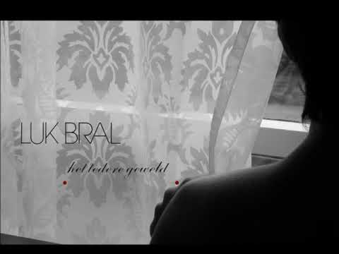 Monkey Luk lazy takes a bath and dramatic escape from dad ensues