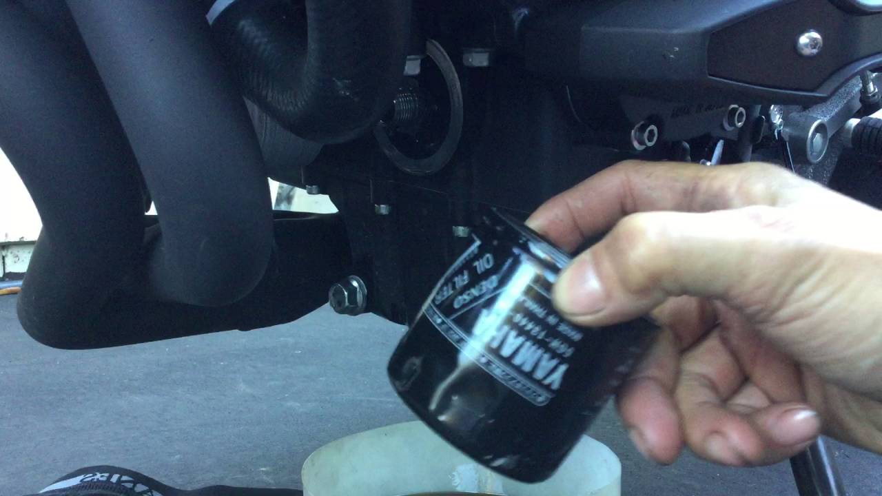 XSR900 oil change pt.2 YouTube