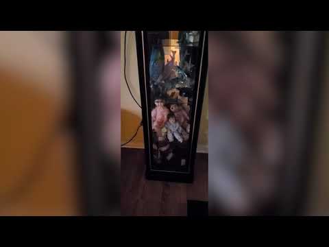 თოჯინები (იცინიან) მოძრაობენ