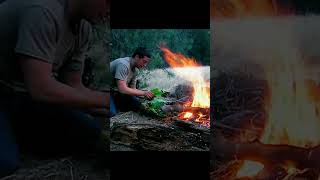 Как приготовить рыбу в дикой природе #shorts #беаргриллс #выжитьлюбойценой