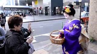 年賀はがき、京都では舞妓がＰＲ　発売開始